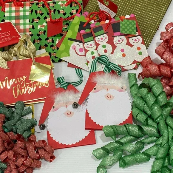 Lot of 28 Christmas Holiday Gift Bags and Bows - All New and High Quality - Picture 6 of 9